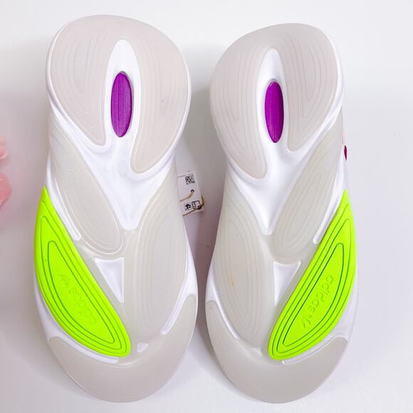 Adidas Ozelia Originals Lace Up Running Shoes White Signal Green size 5.5 NEW - Picture 9 of 12